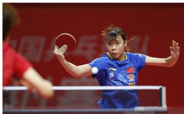 国外小哥手工绘制阿森纳与利物浦联合队徽