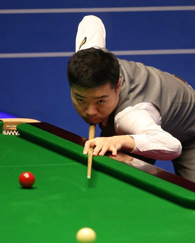 垒扭动但脚 垒扭动但脚